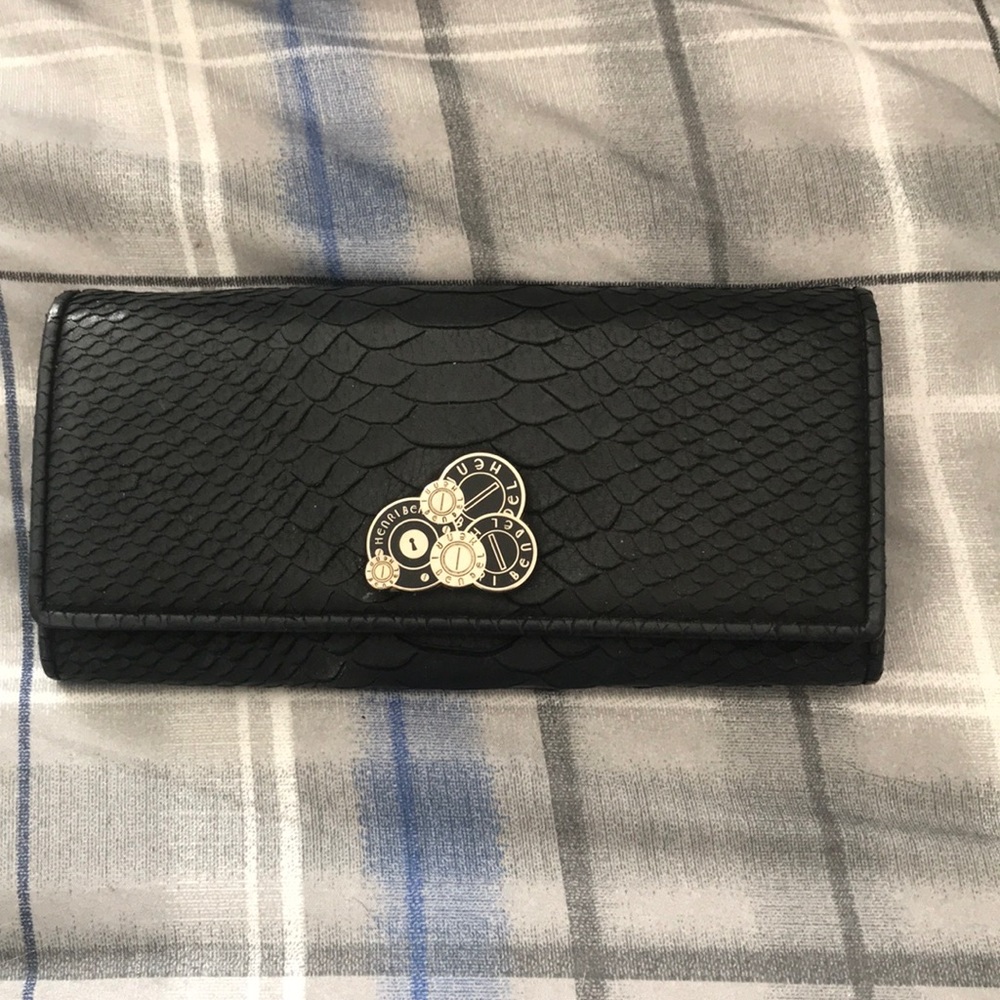 Henri Bendel slim wallet